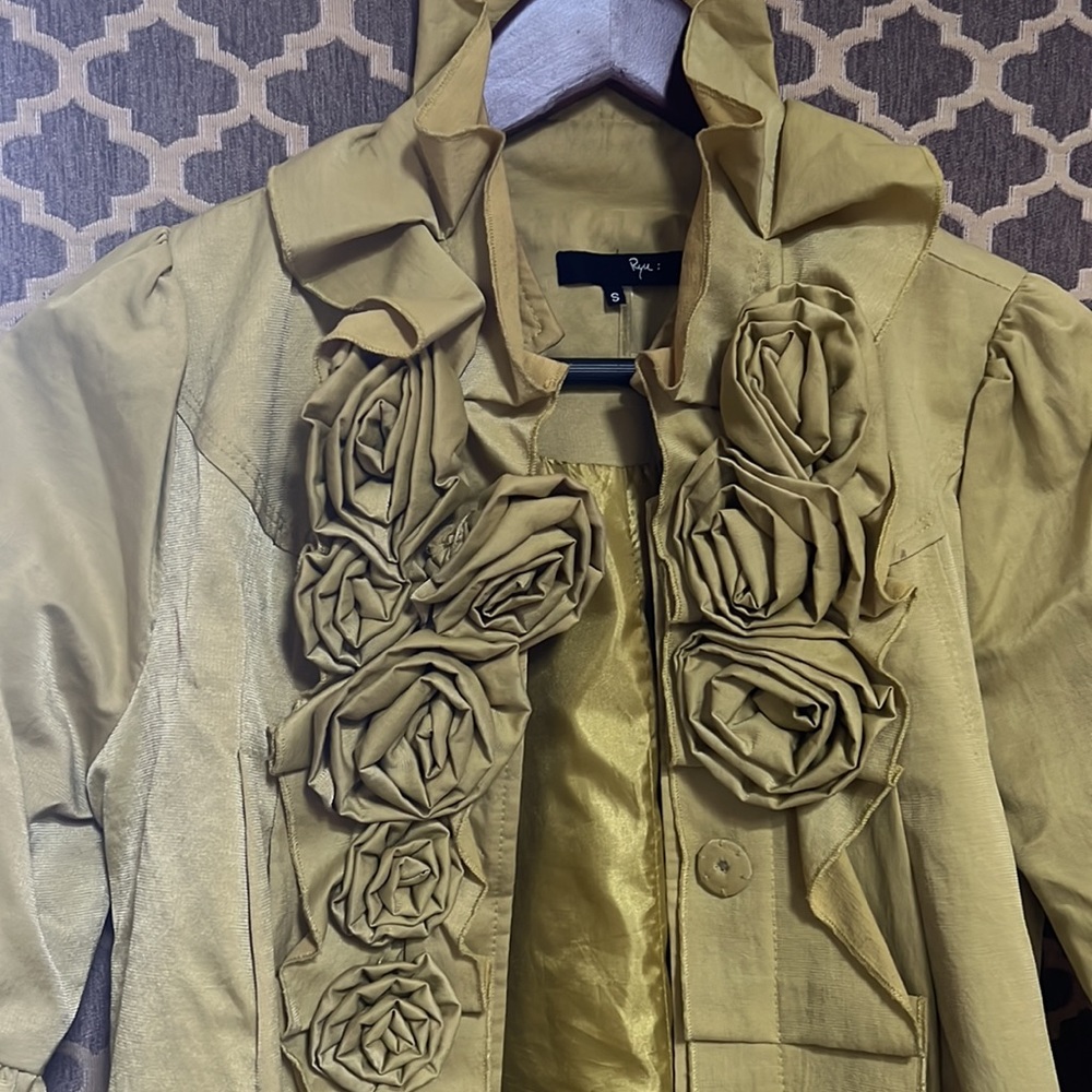 Yellow jacket size small Ryu - Picture 2 of 6